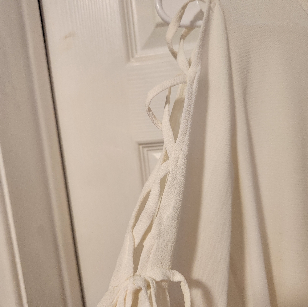 C‎ Cream Blouse Womens Small Lace Up Sleeve Ruffle Cuff Textured Top - Picture 3 of 7